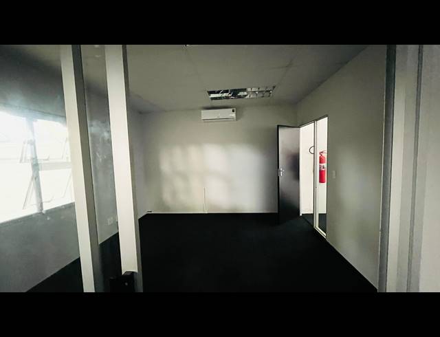 391M² WAREHOUSE TO LET IN PAARDEN EILAND